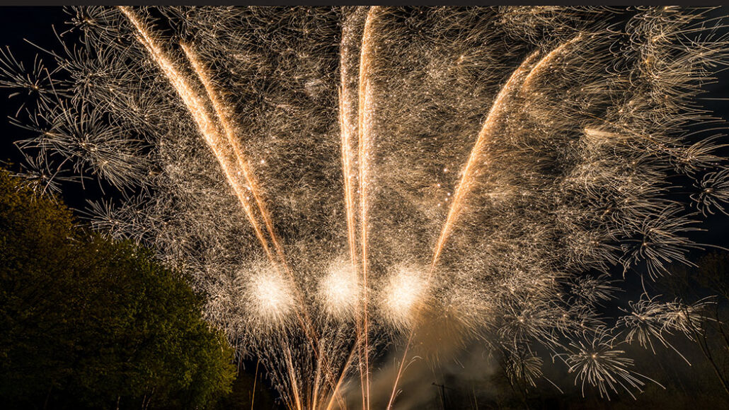 Feuerwerk Crackling Finale