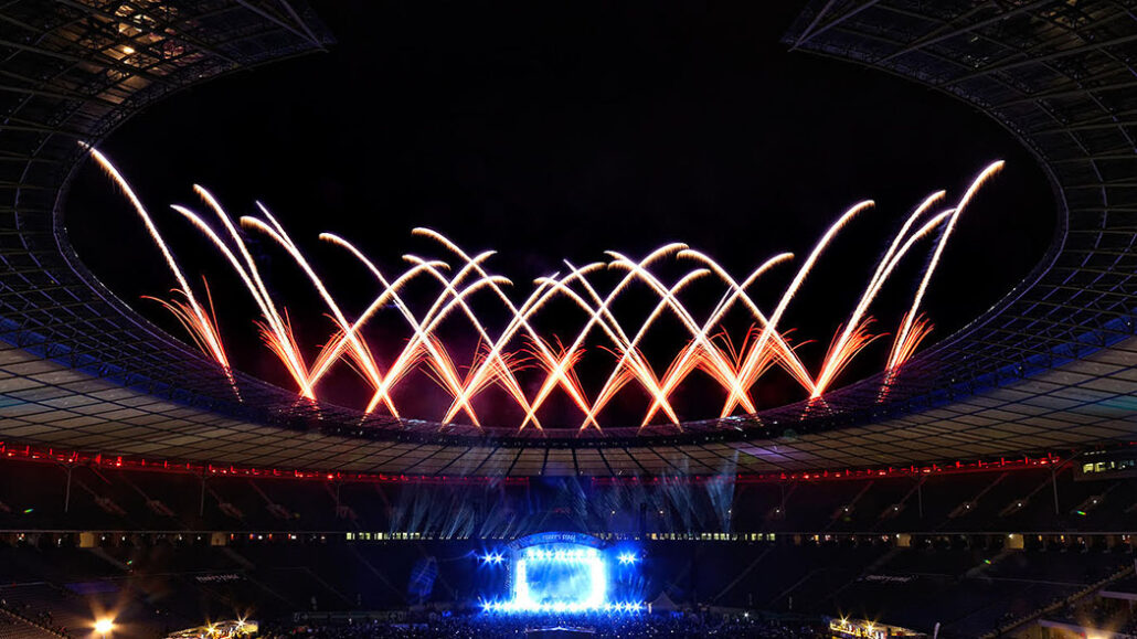 Feuerwerk Lollapalooza 2022 Berlin Olympiastadion - Roof 01