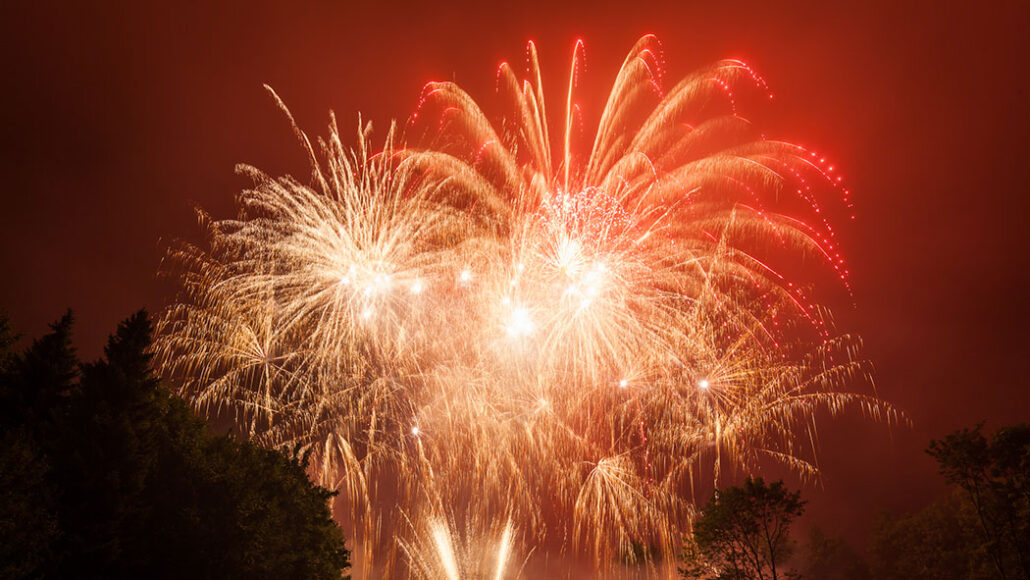 Feuerwerk grosses Goldfinale