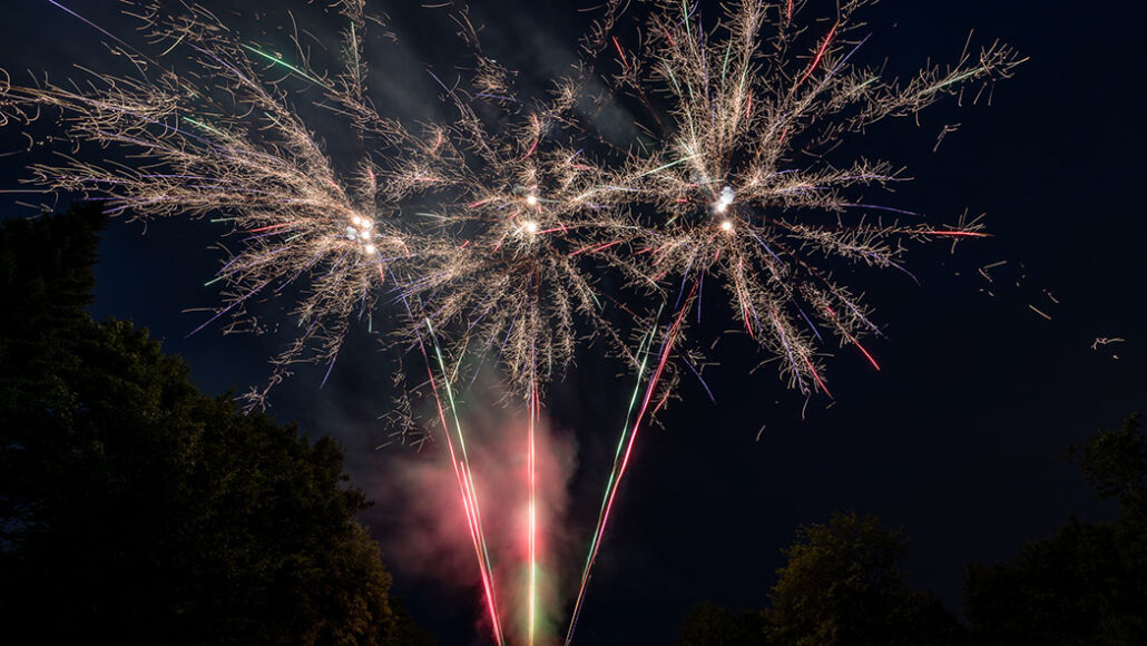 Feuerwerk red blue green cracker