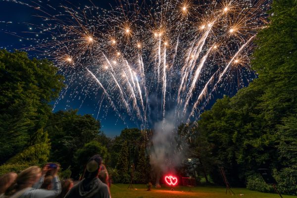 Feuerwerk zur Hochzeit mit Herz