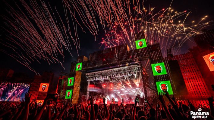 Panama Open Air 2022 The Black Eyed Peas - Streamer und Feuerwerk